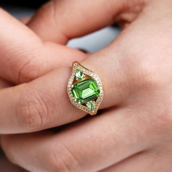 🔥 Noble Radiant Cut Pear Super Pure Green Crystal Rings for Women, EVGG1491 - Picture 5 of 7